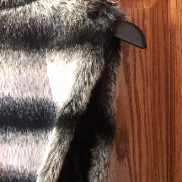 Rachel Zoe Faux Chinchilla Fur Vest - NWOT - Picture 6 of 7